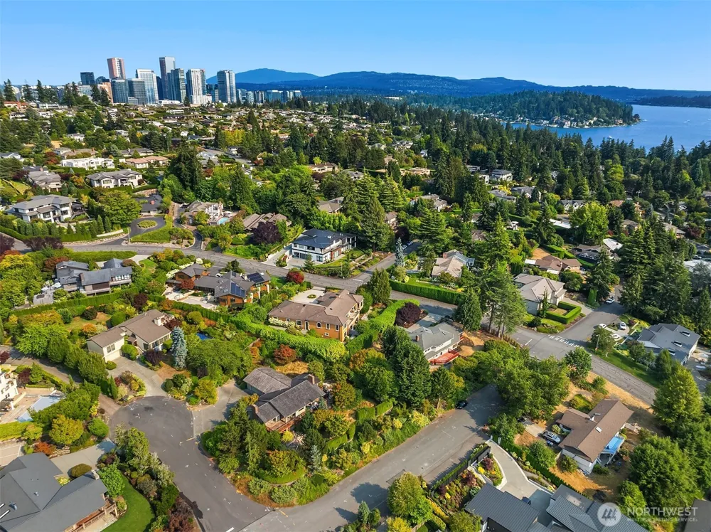 8811 NE 15th Place Clyde Hill, WA 98004