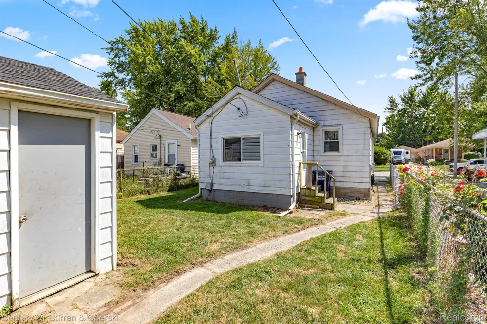 1644 Liberty Avenue Lincoln Park City, MI 48146