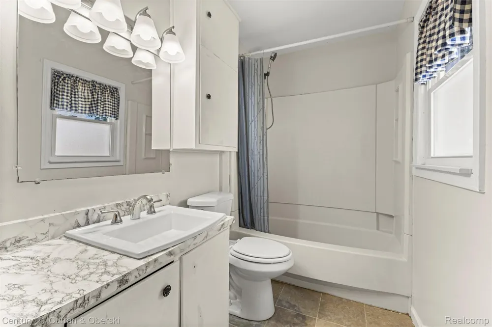 1644 Liberty Avenue Lincoln Park City, MI 48146