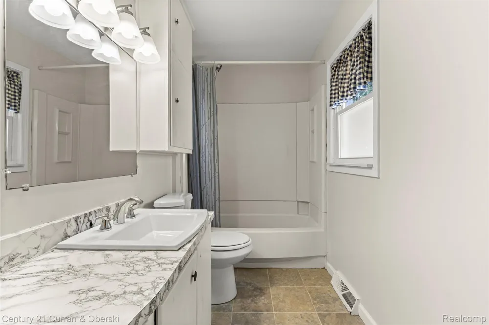 1644 Liberty Avenue Lincoln Park City, MI 48146