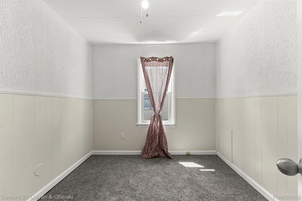 1644 Liberty Avenue Lincoln Park City, MI 48146