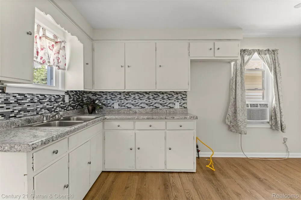 1644 Liberty Avenue Lincoln Park City, MI 48146