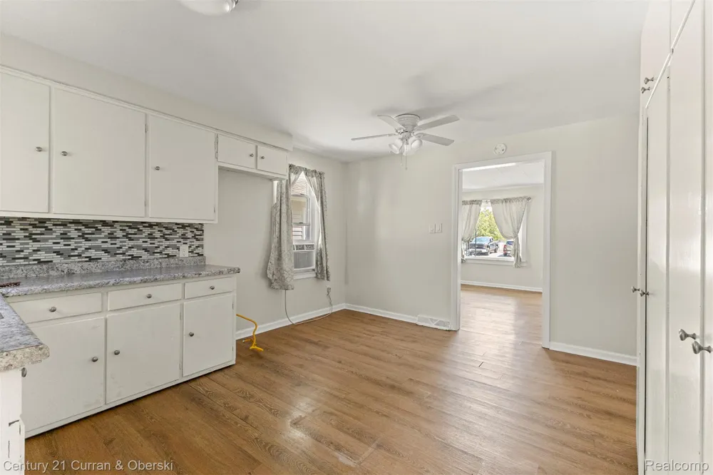 1644 Liberty Avenue Lincoln Park City, MI 48146