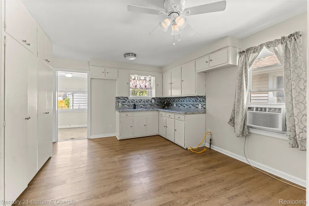 1644 Liberty Avenue Lincoln Park City, MI 48146