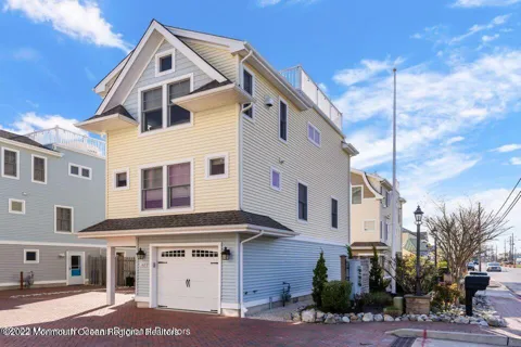 369 W 8th Street #4