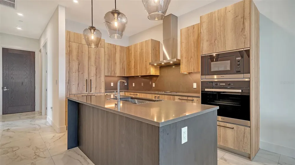 33 S PALM AVENUE #804 Sarasota, FL 34236