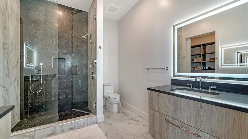 33 S PALM AVENUE #804 Sarasota, FL 34236