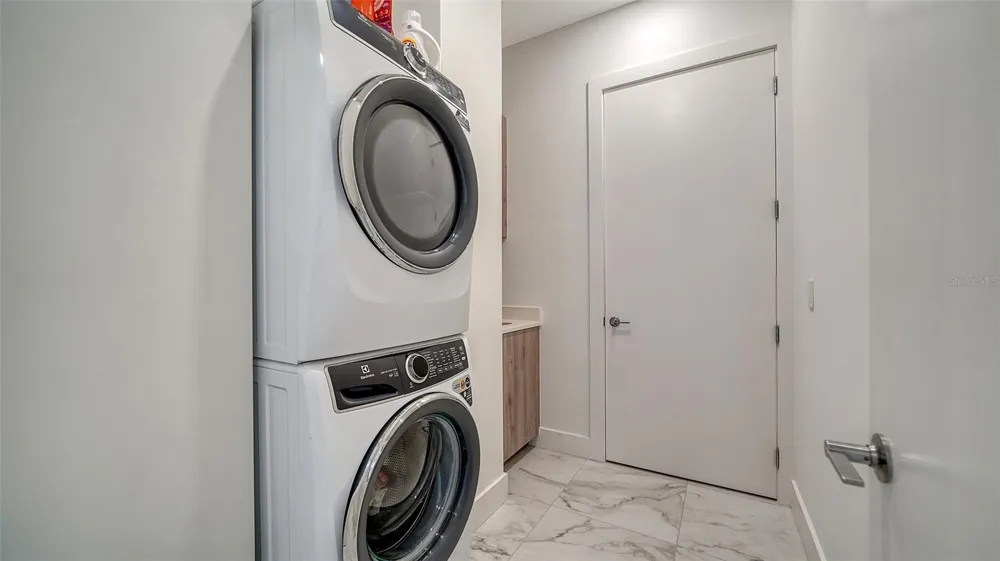 33 S PALM AVENUE #804 Sarasota, FL 34236