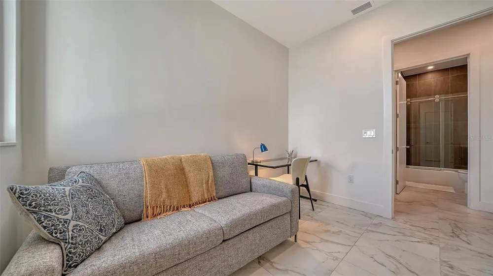 33 S PALM AVENUE #804 Sarasota, FL 34236