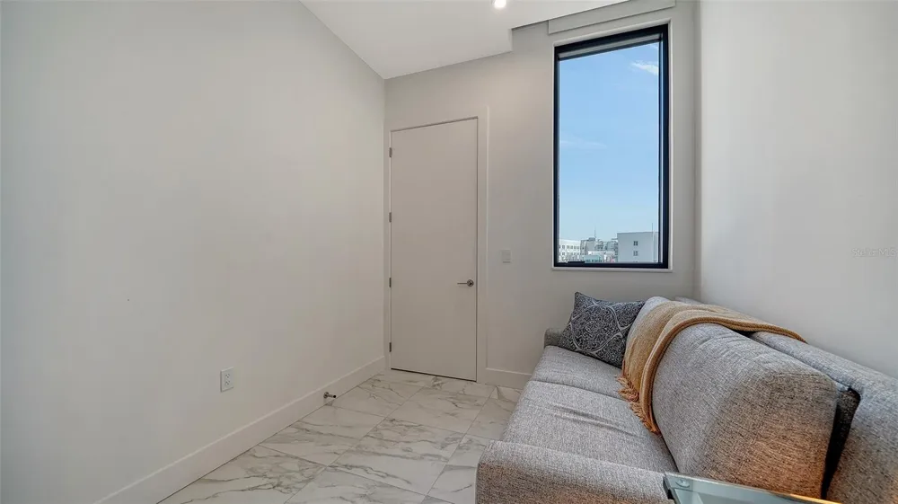 33 S PALM AVENUE #804 Sarasota, FL 34236