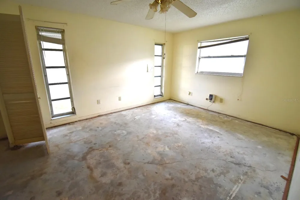 704 LEMONWOOD DRIVE Oldsmar, FL 34677