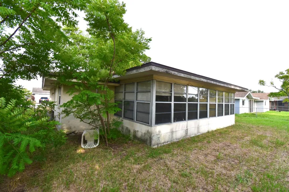 704 LEMONWOOD DRIVE Oldsmar, FL 34677