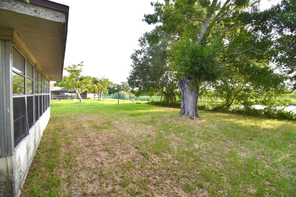 704 LEMONWOOD DRIVE Oldsmar, FL 34677