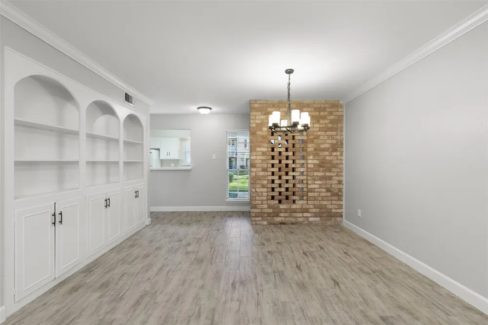 13010 Trail Hollow Drive #3010 Houston, TX 77079