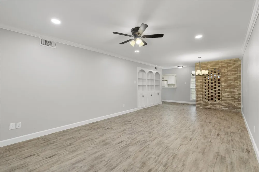 13010 Trail Hollow Drive #3010 Houston, TX 77079