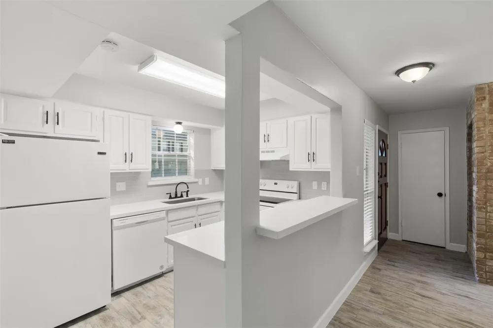 13010 Trail Hollow Drive #3010 Houston, TX 77079