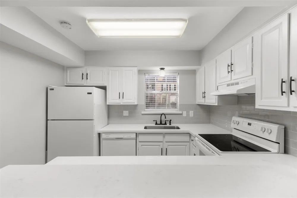 13010 Trail Hollow Drive #3010 Houston, TX 77079