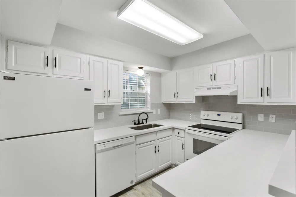13010 Trail Hollow Drive #3010 Houston, TX 77079