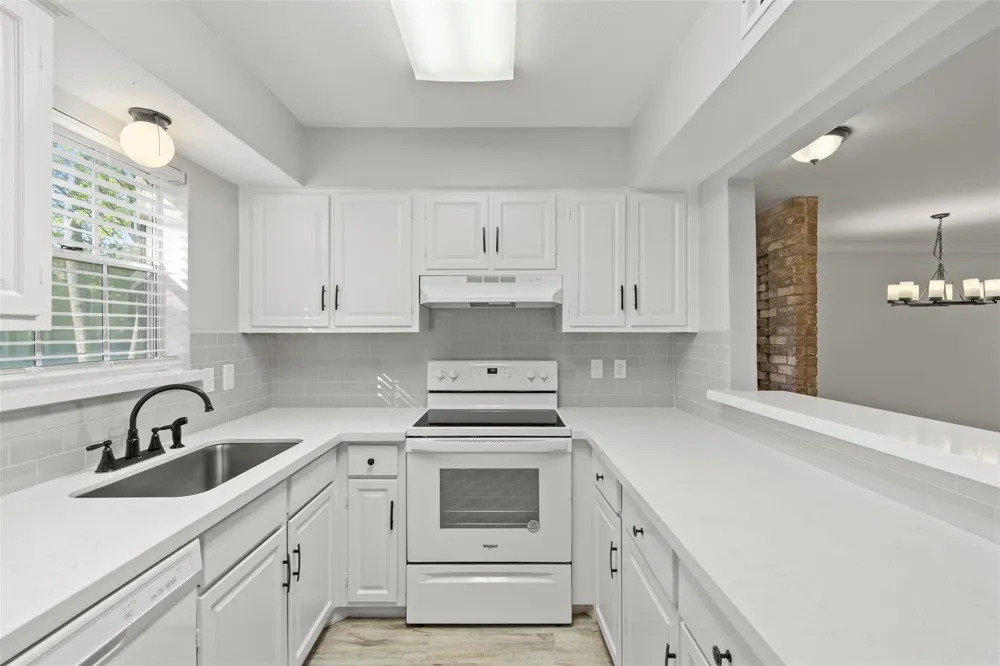 13010 Trail Hollow Drive #3010 Houston, TX 77079