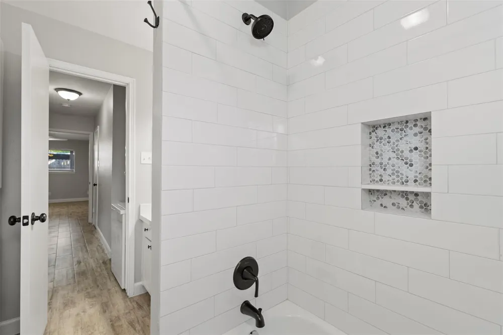 13010 Trail Hollow Drive #3010 Houston, TX 77079