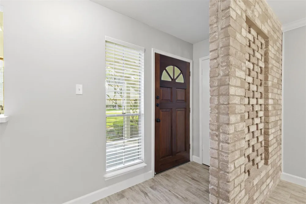 13010 Trail Hollow Drive #3010 Houston, TX 77079