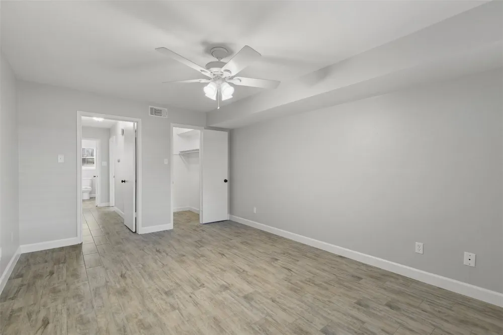 13010 Trail Hollow Drive #3010 Houston, TX 77079