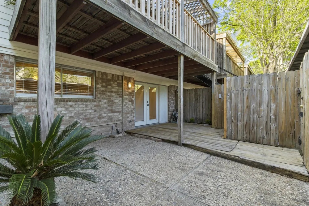 13010 Trail Hollow Drive #3010 Houston, TX 77079