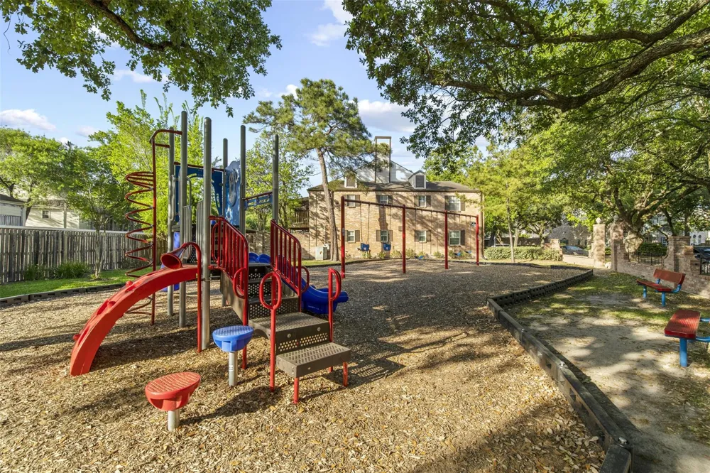 13010 Trail Hollow Drive #3010 Houston, TX 77079