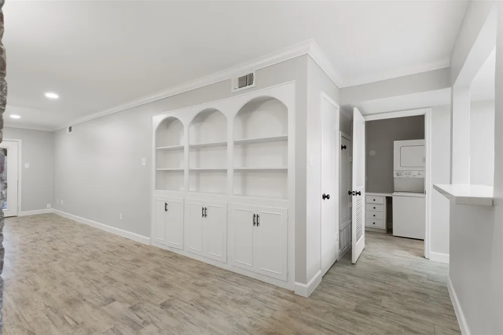 13010 Trail Hollow Drive #3010 Houston, TX 77079
