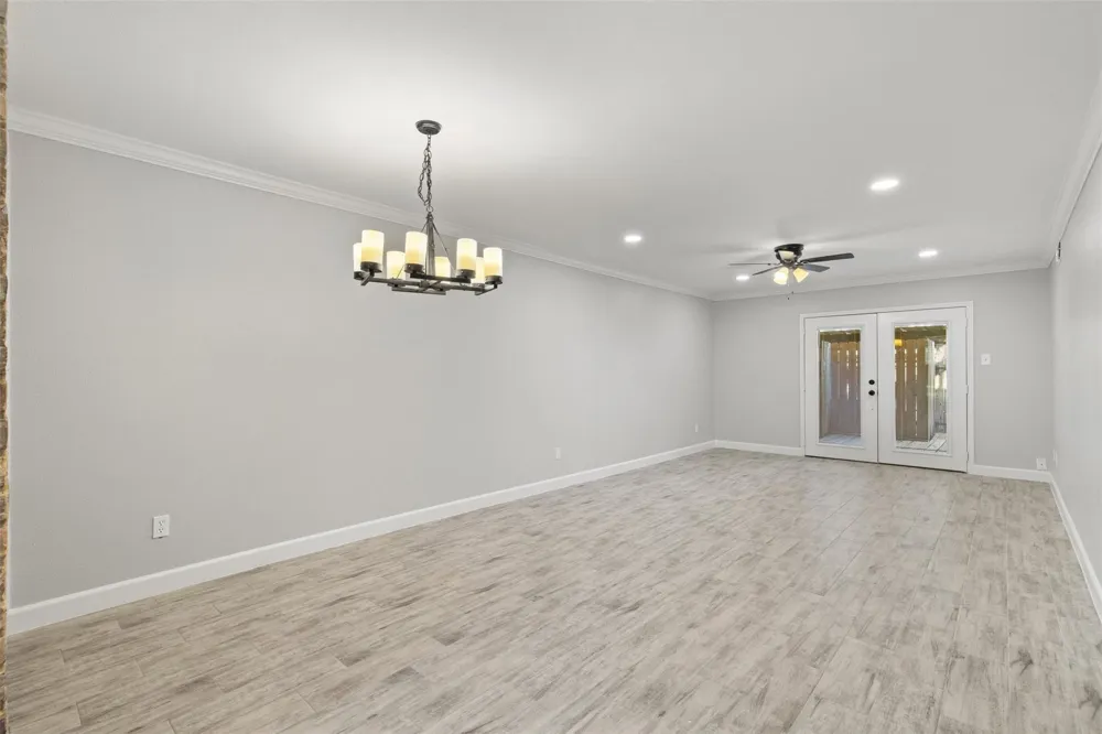13010 Trail Hollow Drive #3010 Houston, TX 77079