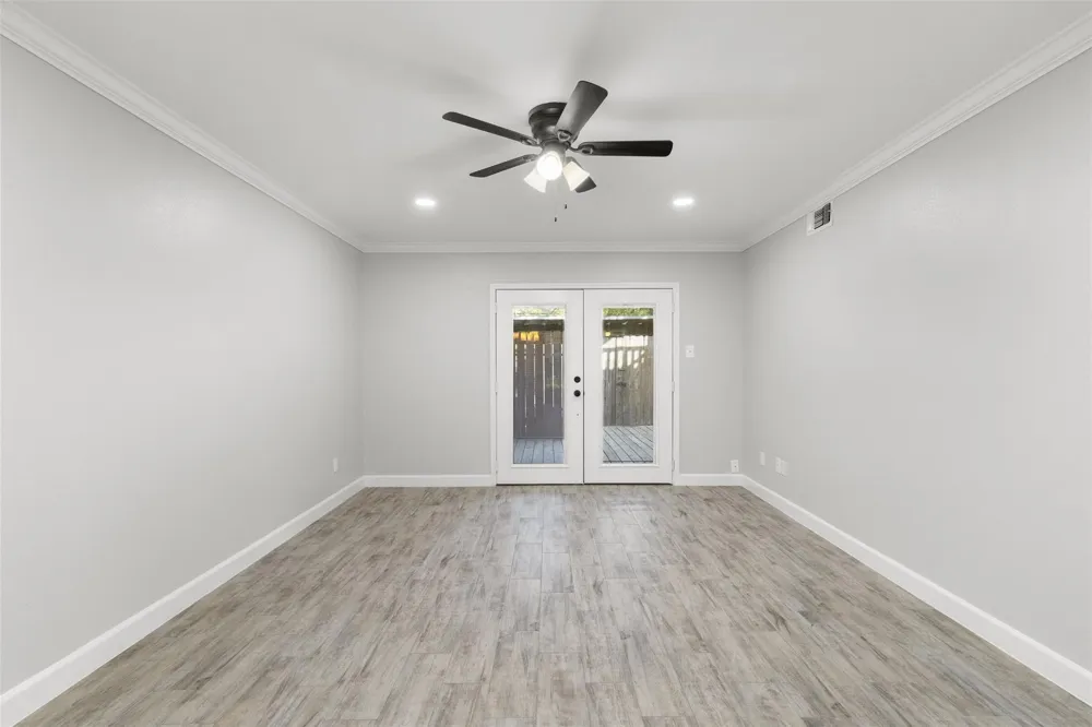 13010 Trail Hollow Drive #3010 Houston, TX 77079