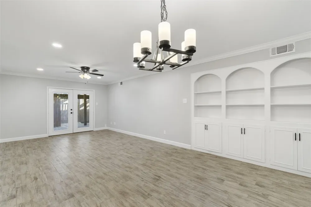 13010 Trail Hollow Drive #3010 Houston, TX 77079