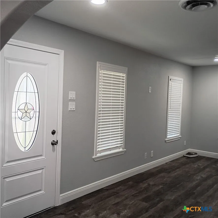 607 E Hamilton Cuero, TX 77954