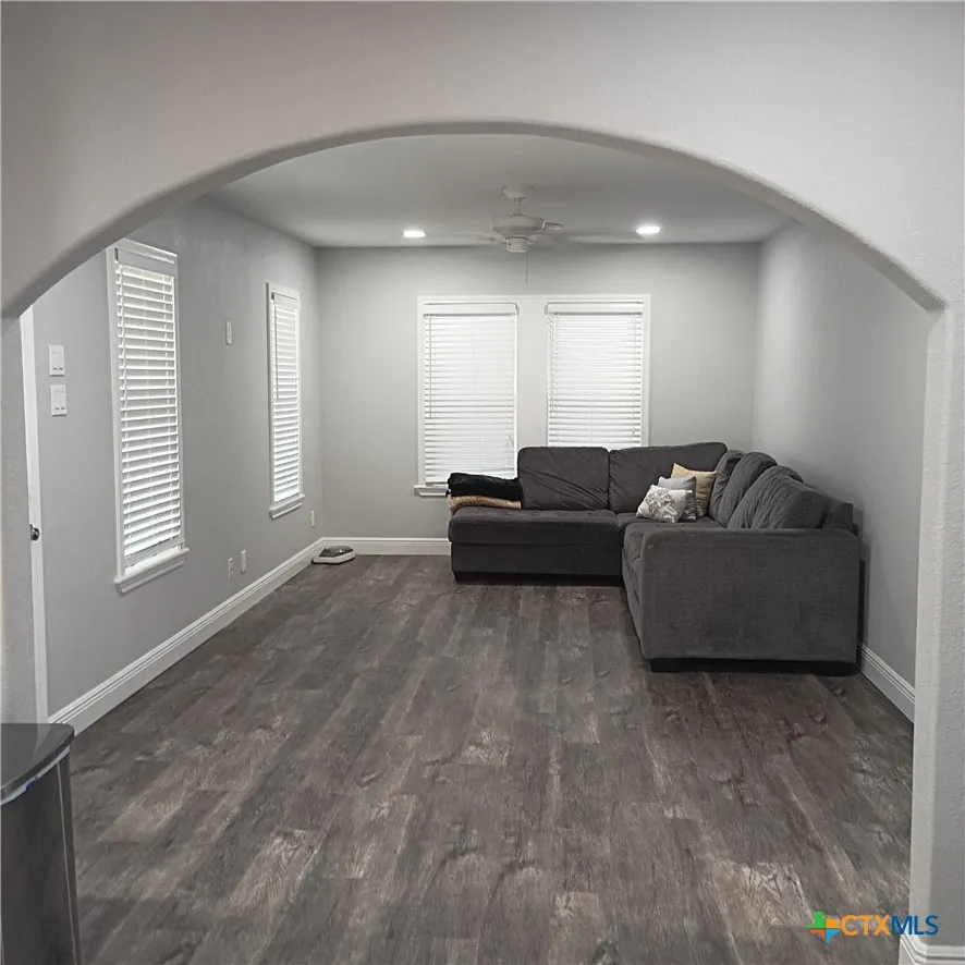 607 E Hamilton Cuero, TX 77954