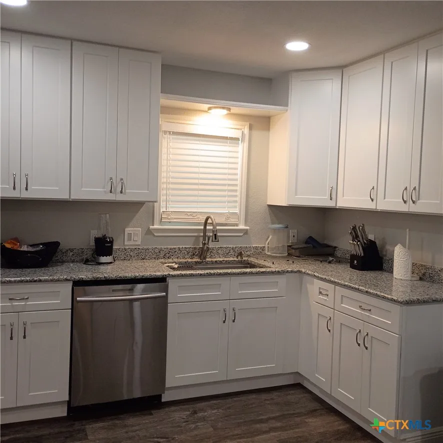 607 E Hamilton Cuero, TX 77954