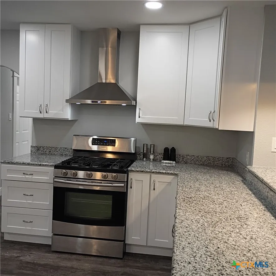607 E Hamilton Cuero, TX 77954