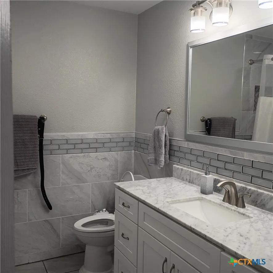 607 E Hamilton Cuero, TX 77954