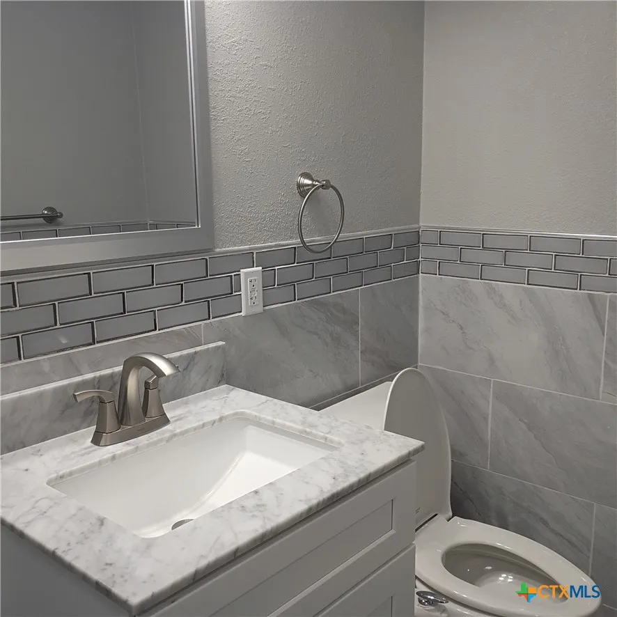 607 E Hamilton Cuero, TX 77954