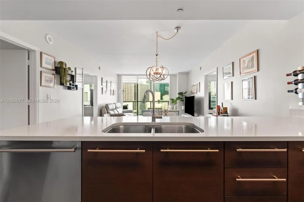 500 Brickell Ave #1405 Miami, FL 33131
