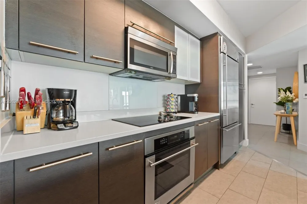 500 Brickell Ave #1405 Miami, FL 33131