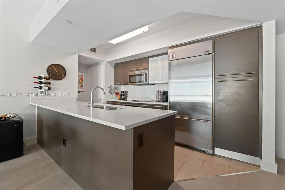 500 Brickell Ave #1405 Miami, FL 33131