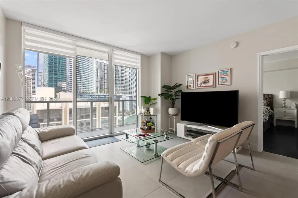 500 Brickell Ave #1405 Miami, FL 33131
