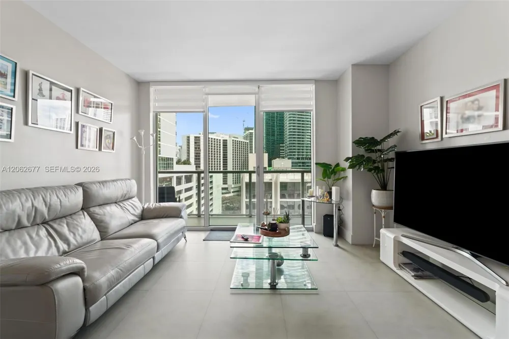 500 Brickell Ave #1405 Miami, FL 33131