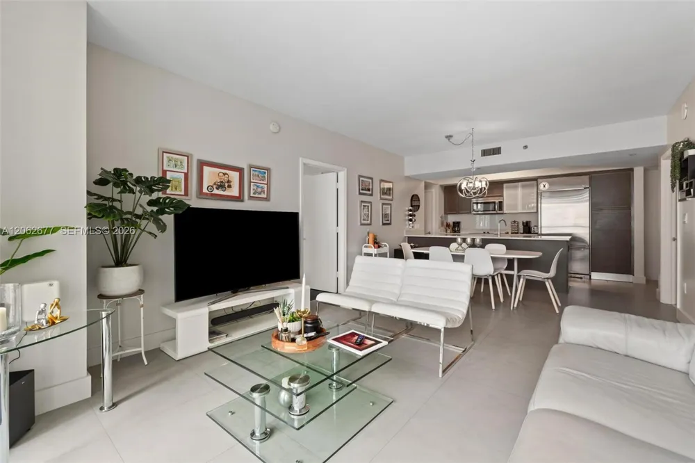 500 Brickell Ave #1405 Miami, FL 33131