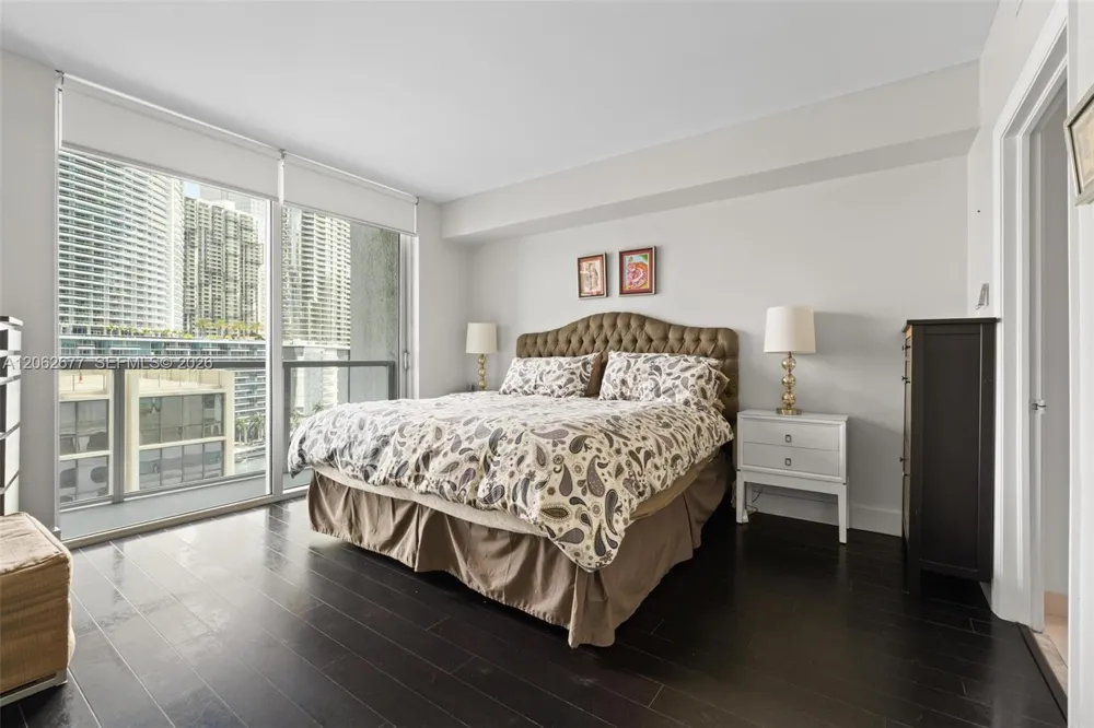 500 Brickell Ave #1405 Miami, FL 33131