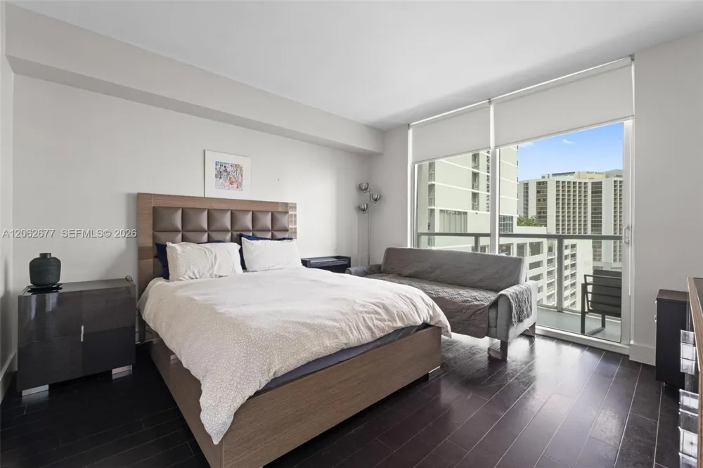 500 Brickell Ave #1405 Miami, FL 33131