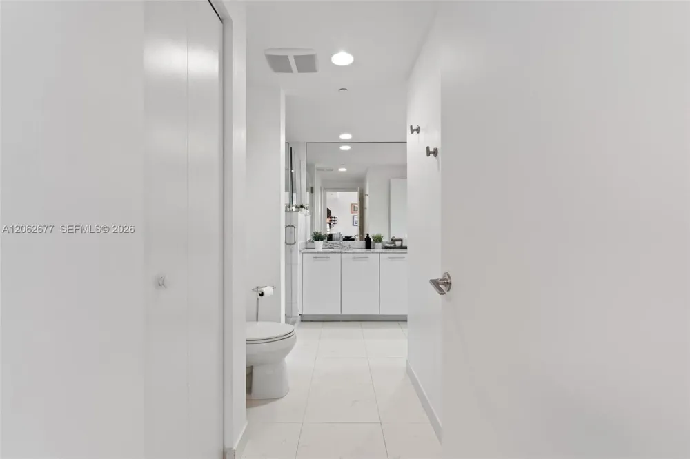 500 Brickell Ave #1405 Miami, FL 33131
