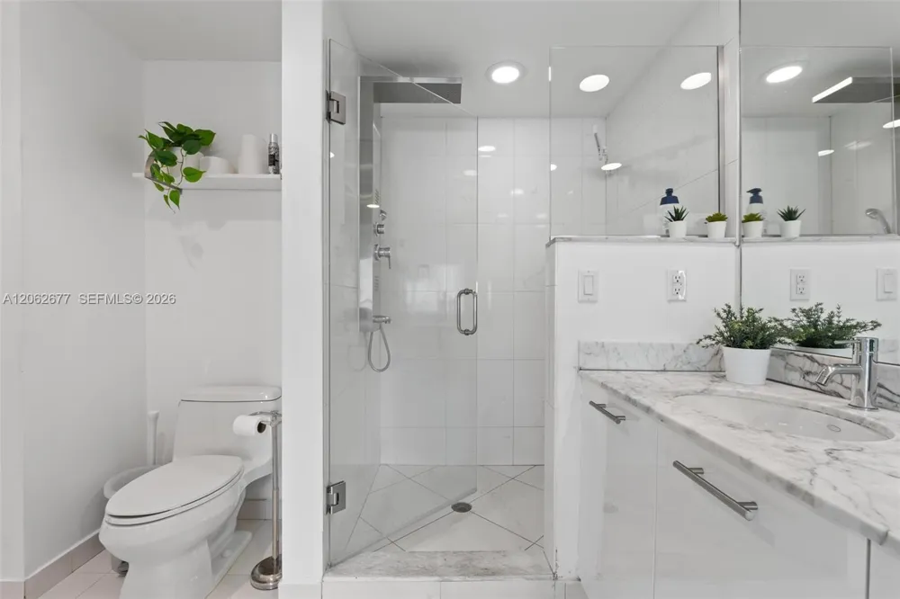 500 Brickell Ave #1405 Miami, FL 33131