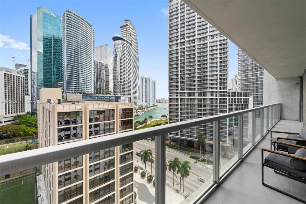 500 Brickell Ave #1405 Miami, FL 33131