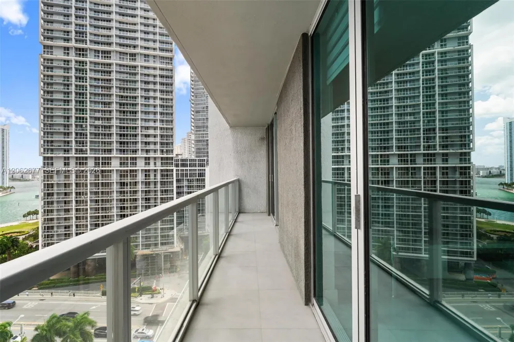 500 Brickell Ave #1405 Miami, FL 33131